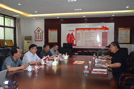 臨汾市市場監(jiān)督管理局局長、非公企業(yè)黨委書記張東紅<br>在科海集團(tuán)調(diào)研非公黨建工作